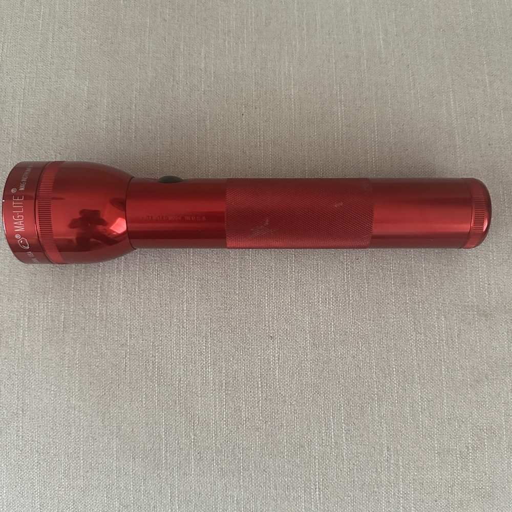 Vintage 90’s cherry Red Maglite 2-D cell Flashlight